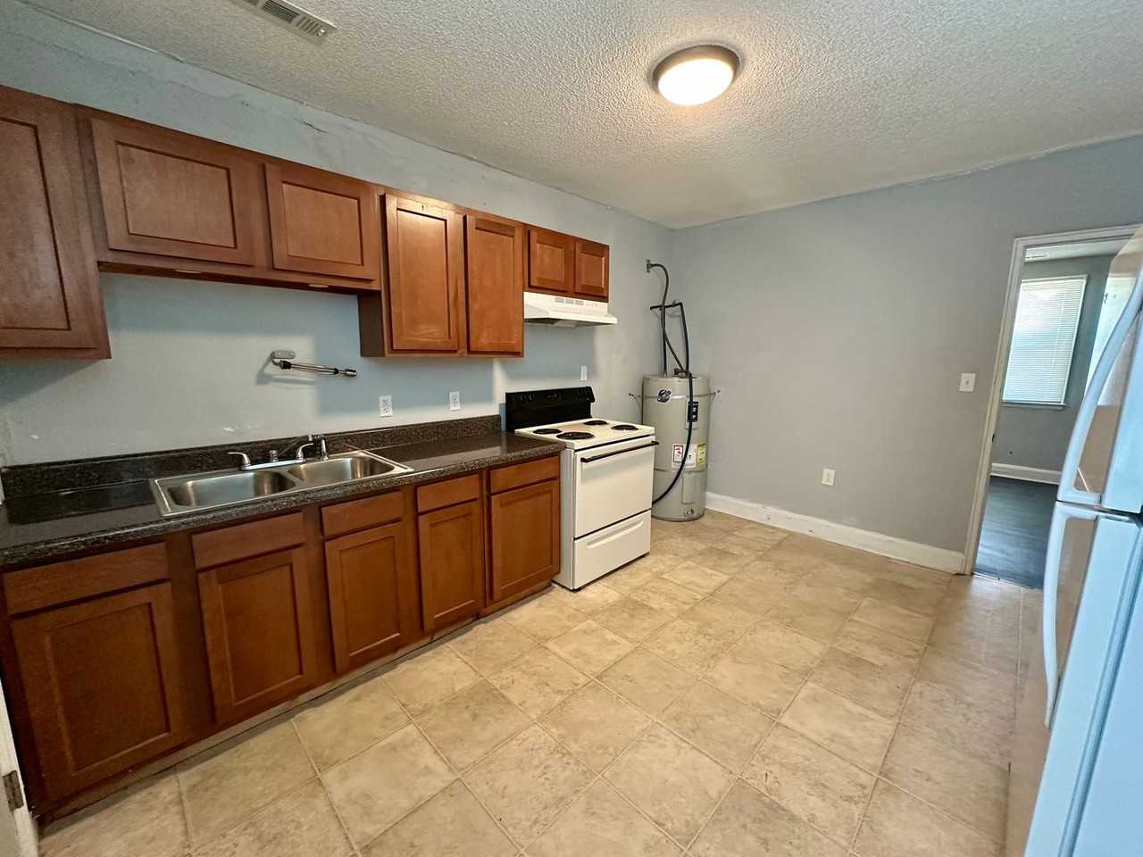 652B Miller Rd - Photo 3 of 7