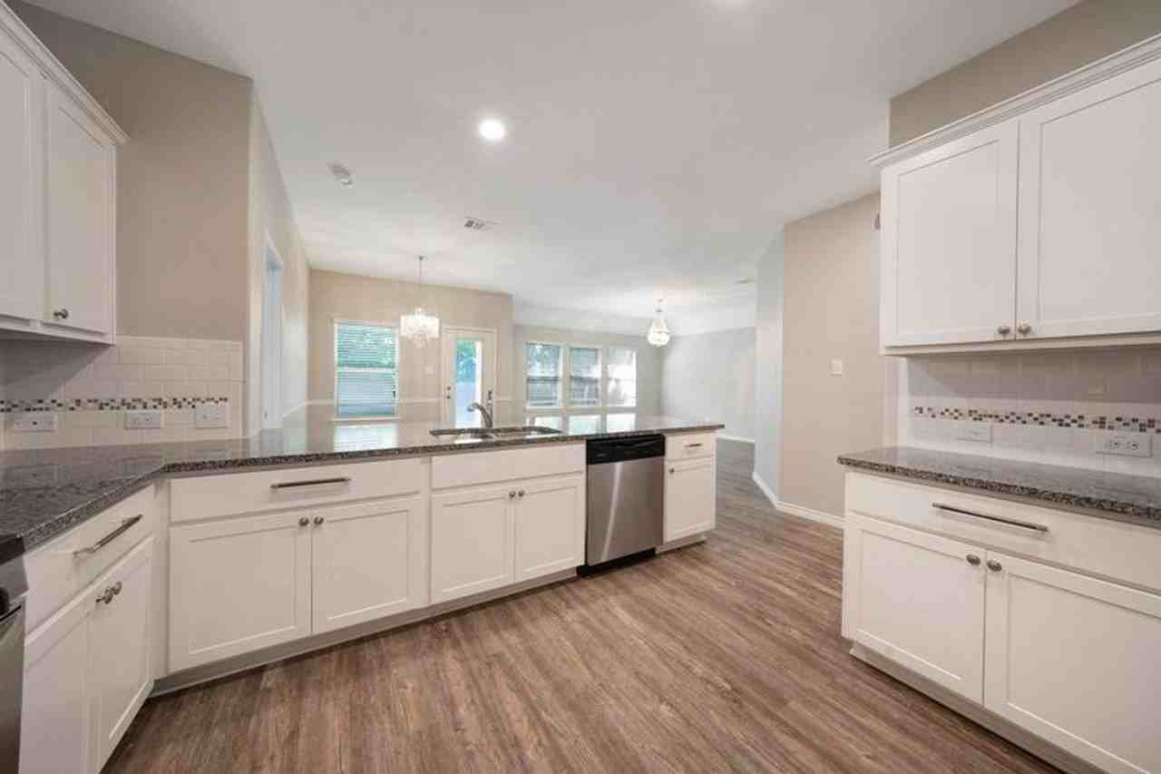 2920 Colorado Dr - Photo 5 of 31