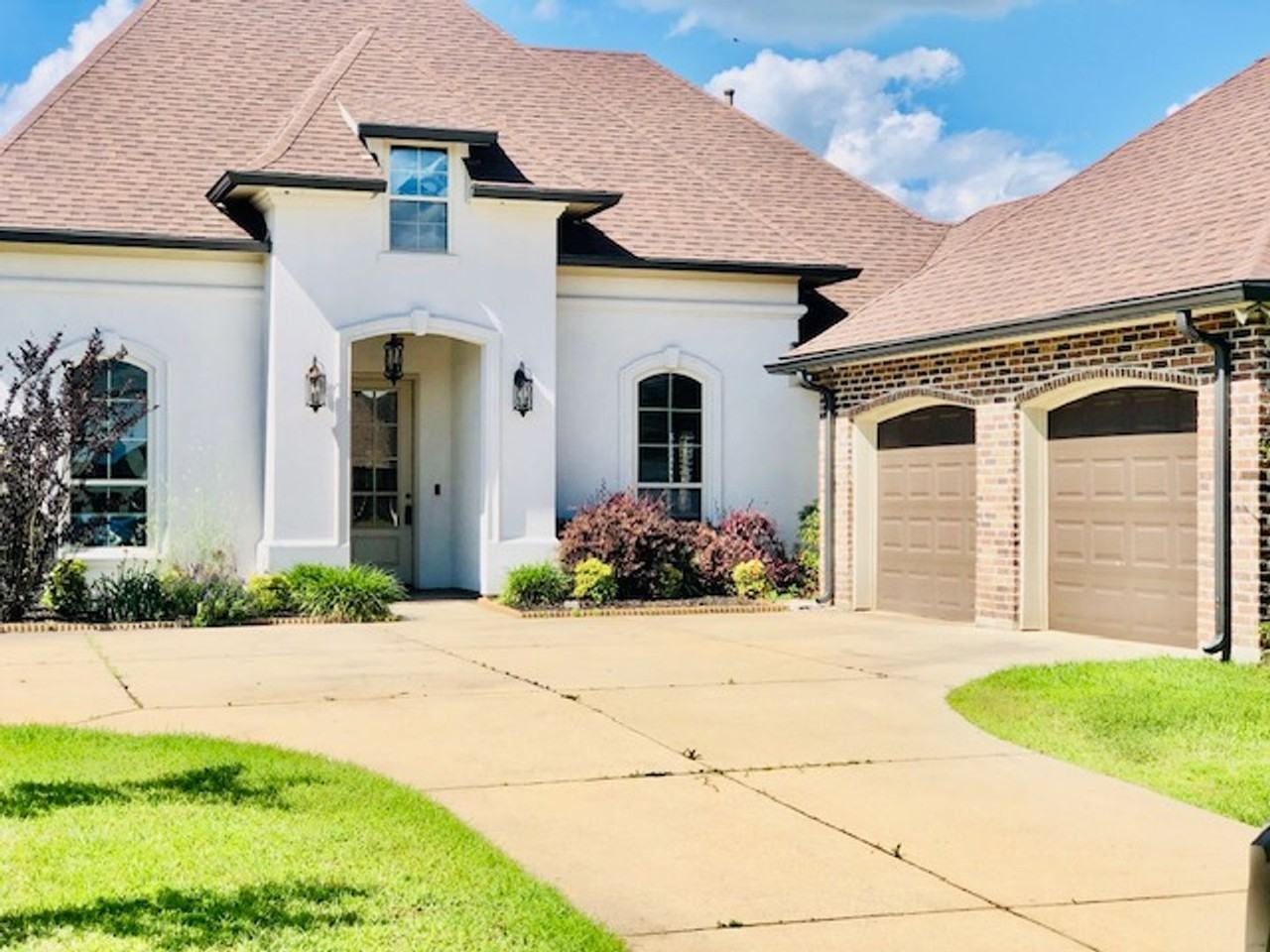 240 Danielle Dr - Photo 2 of 23