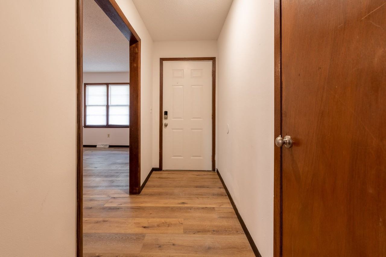 1521 S Grant Ave - Photo 3 of 24