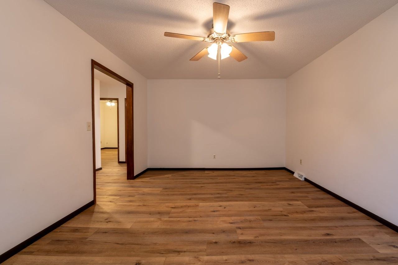 1521 S Grant Ave - Photo 5 of 24
