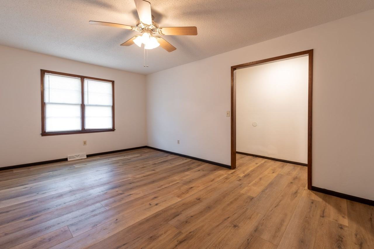 1521 S Grant Ave - Photo 4 of 24