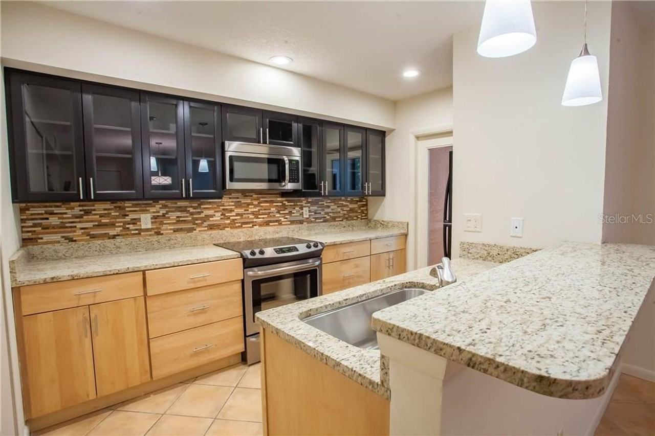 252 Balfour Dr - Photo 3 of 25