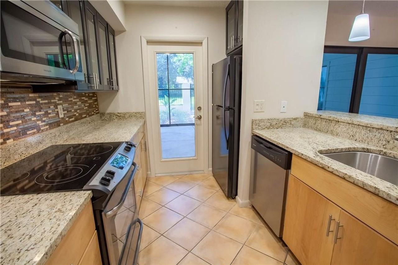 252 Balfour Dr - Photo 4 of 25