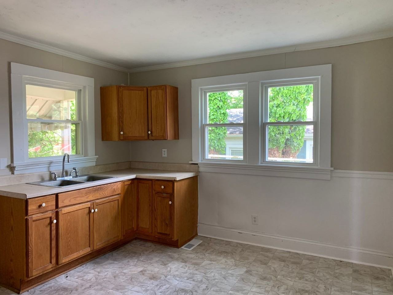 2426 Fairview Ave - Photo 2 of 21