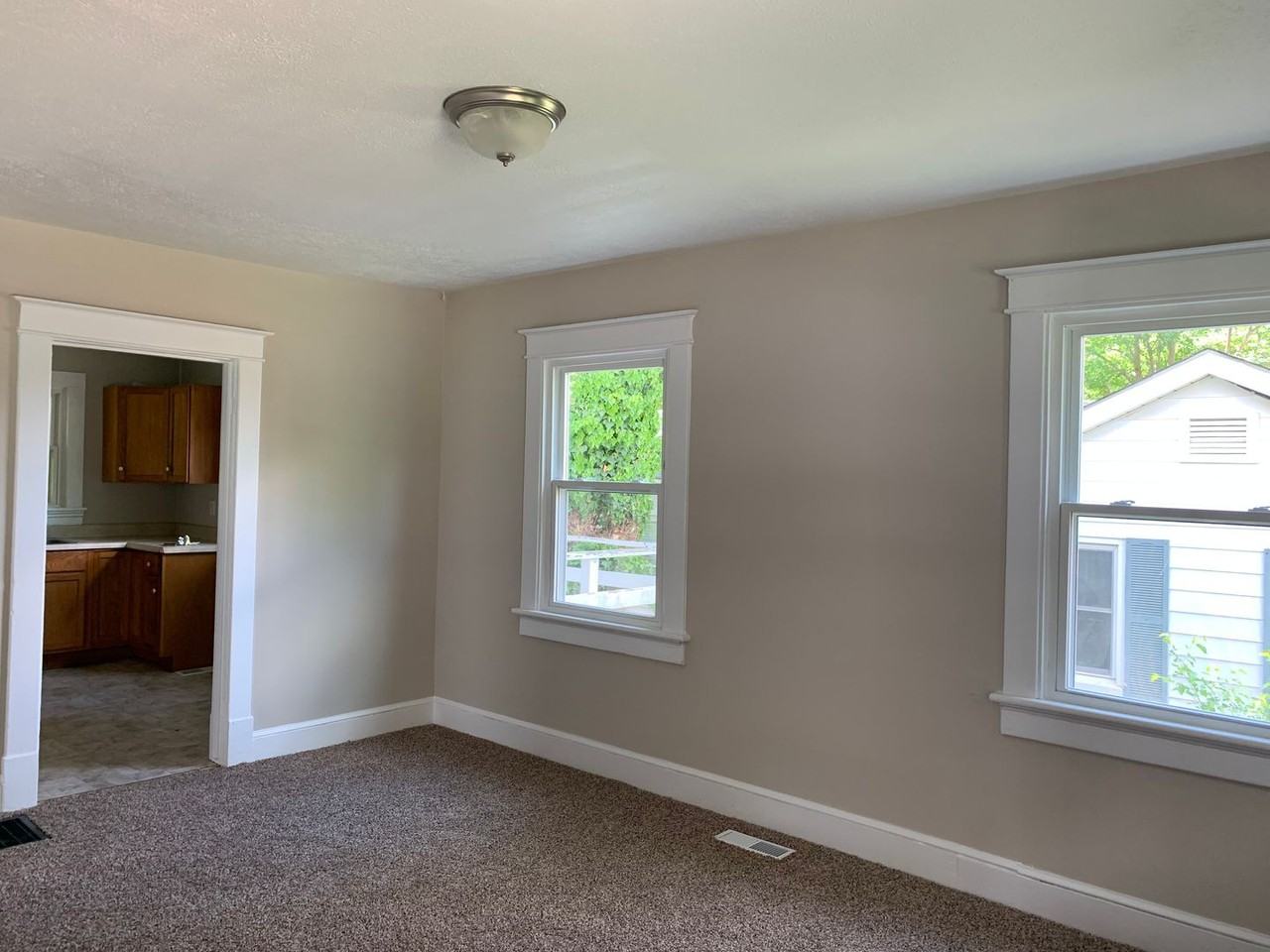 2426 Fairview Ave - Photo 3 of 21