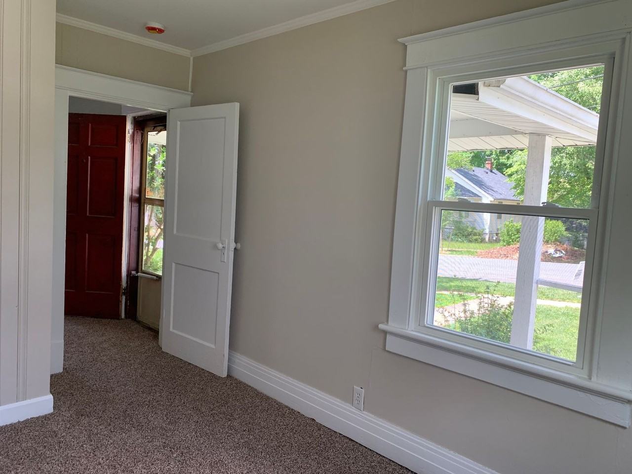 2426 Fairview Ave - Photo 4 of 21