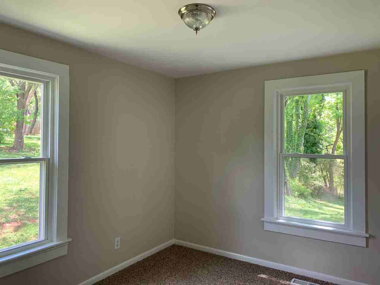 2426 Fairview Ave - Photo 5 of 21