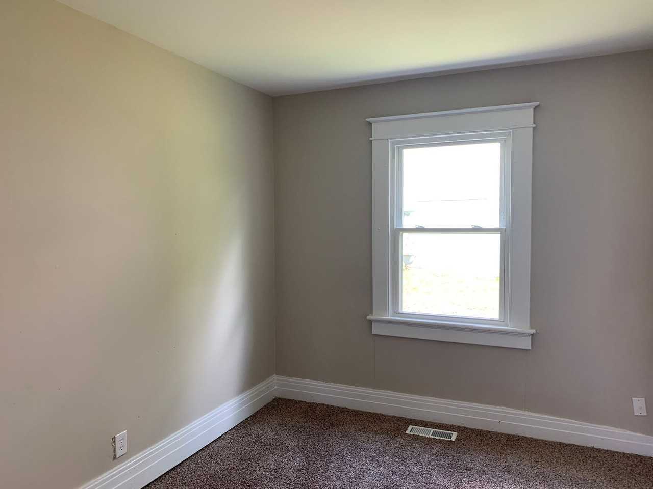 2426 Fairview Ave - Photo 6 of 21