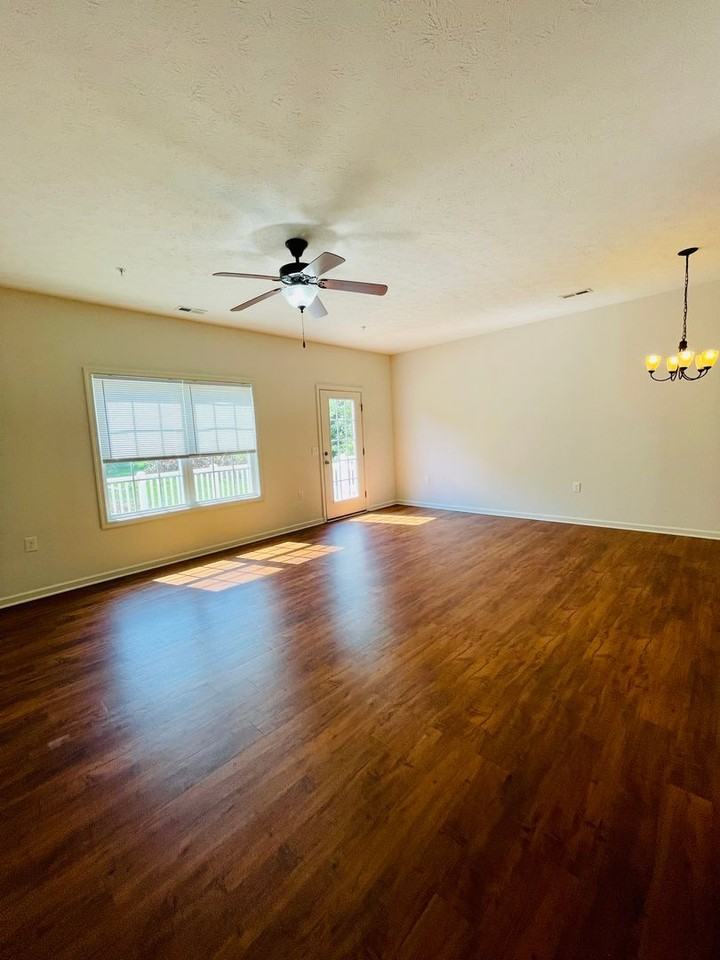 1427 Taylor Grove Ln #2 - Photo 4 of 17