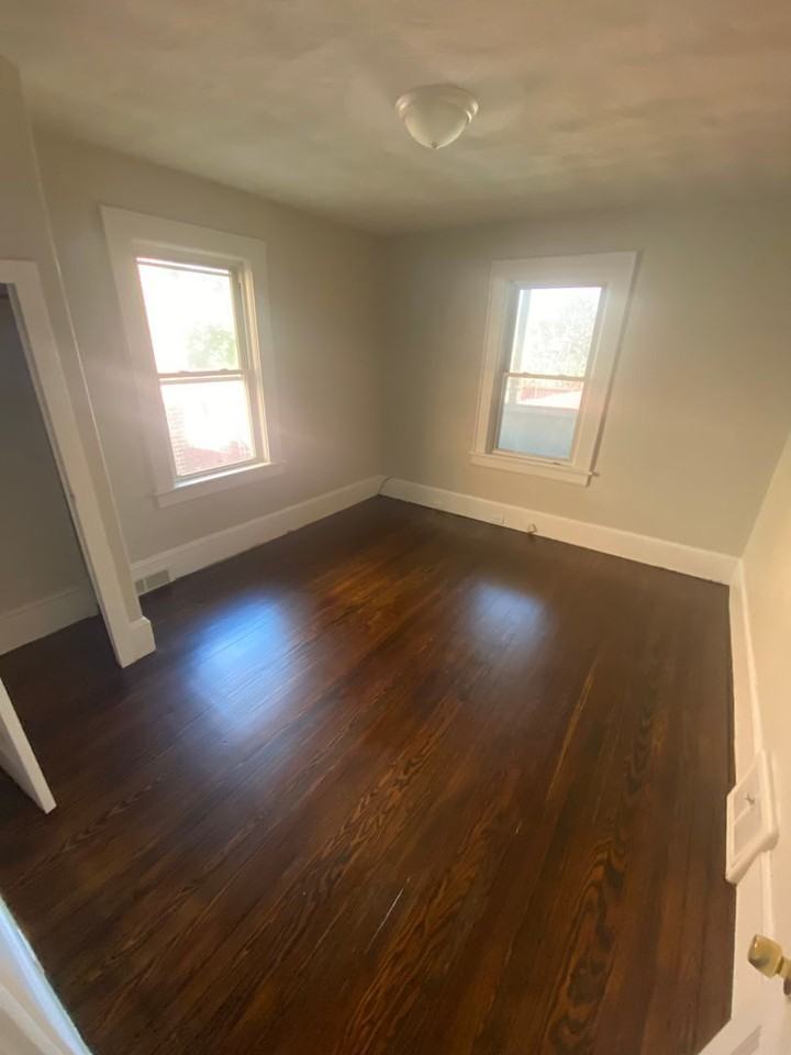 1423 1423 Burrell St NE - Photo 2 of 8