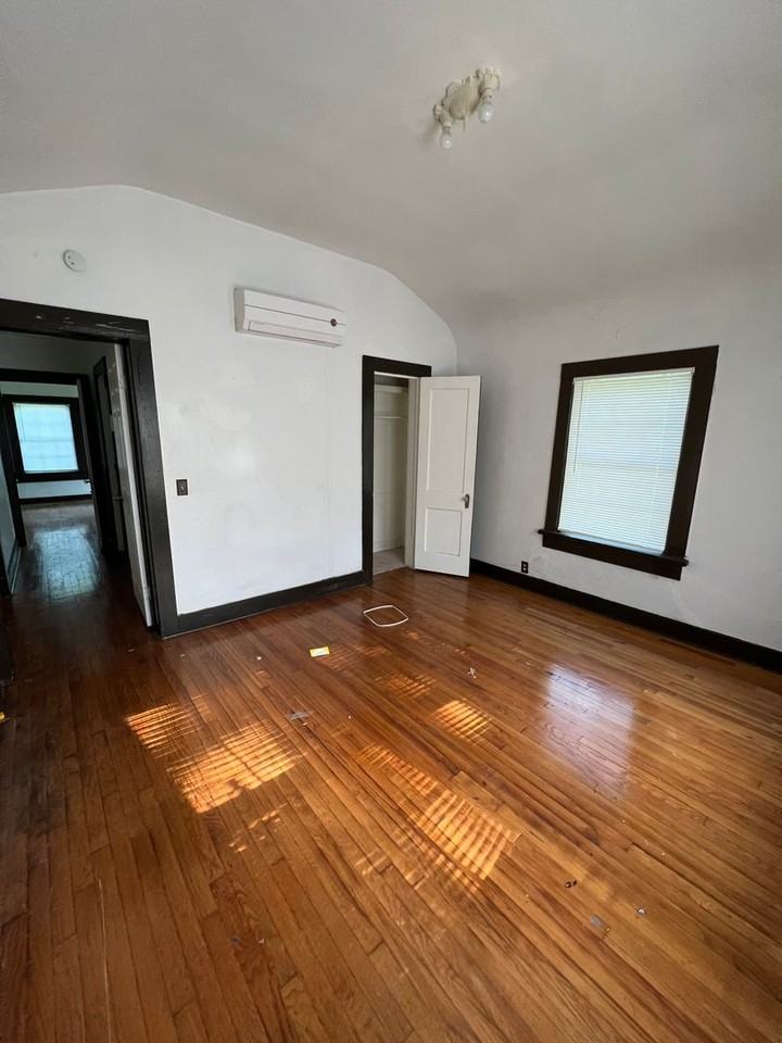 205 E Mesquite St - Photo 2 of 9