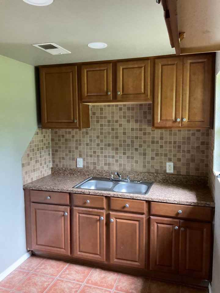 1604 Breckenridge Dr - Photo 2 of 4