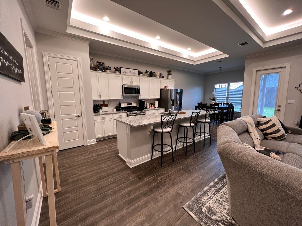 140 Cullom Dr - Photo 2 of 16