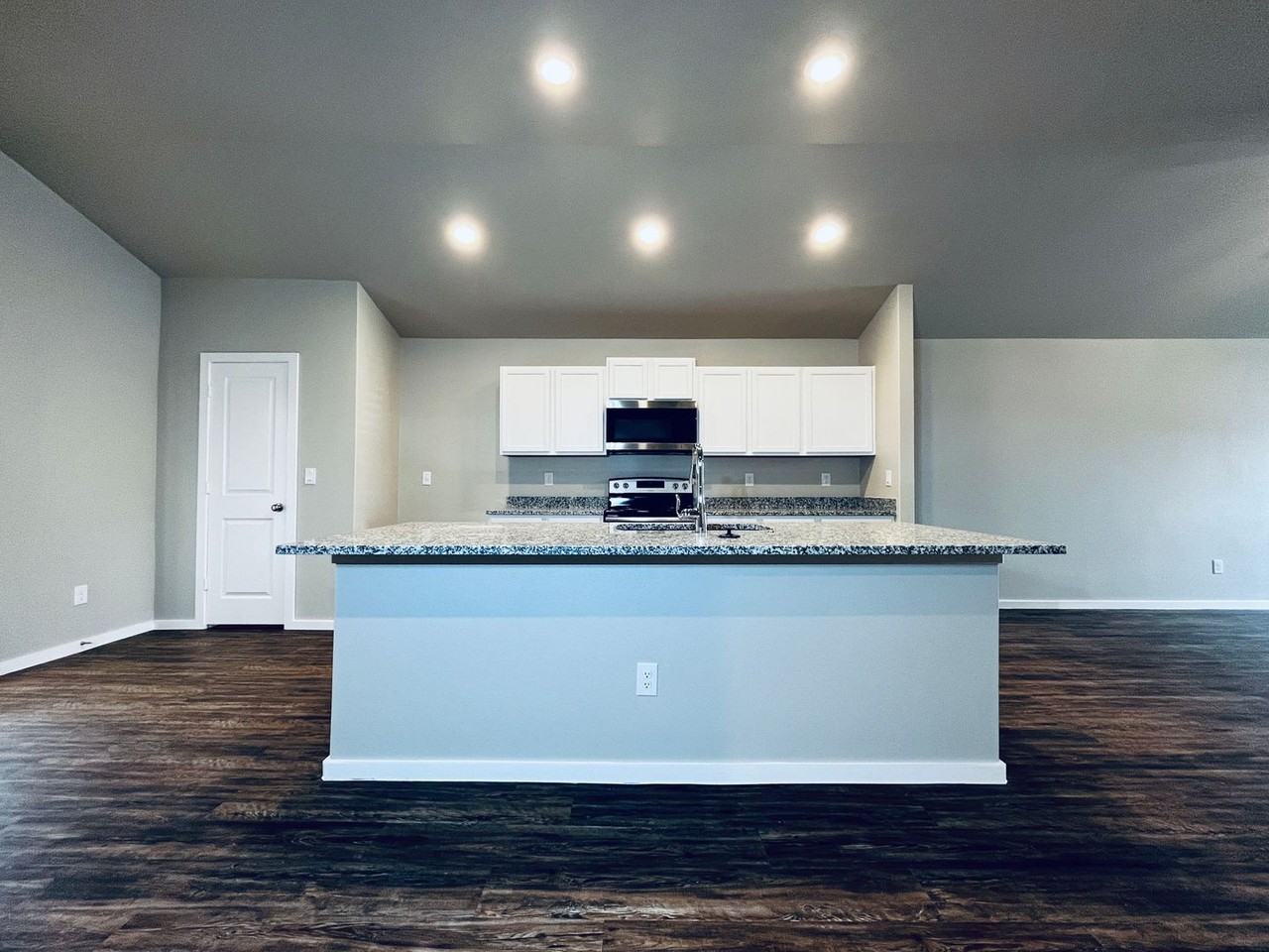 2109 N Avenue L - Photo 6 of 18