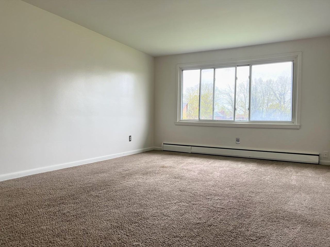 2670 Sheridan Dr - Photo 2 of 13