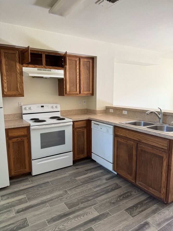 112 W 3rd St - Photo 4 of 22