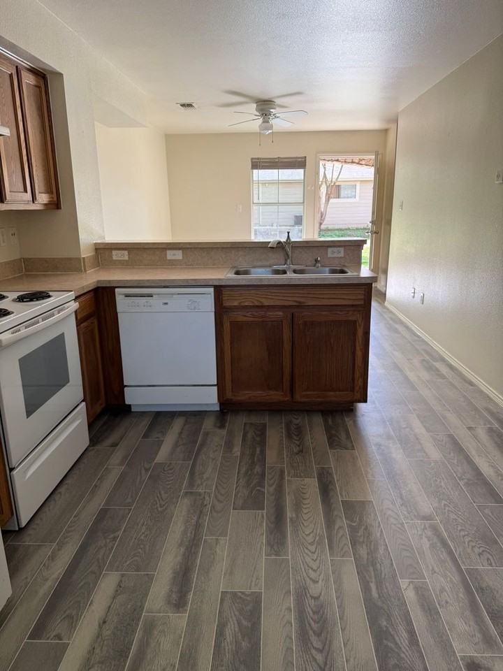 112 W 3rd St - Photo 5 of 22