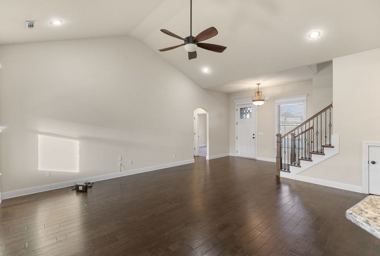 2304 Sw Chaddington Rd - Photo 4 of 25