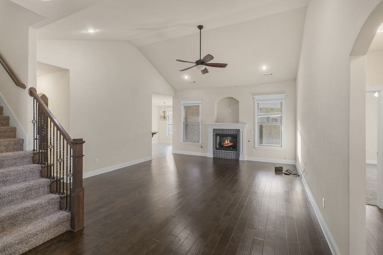 2304 Sw Chaddington Rd - Photo 5 of 25