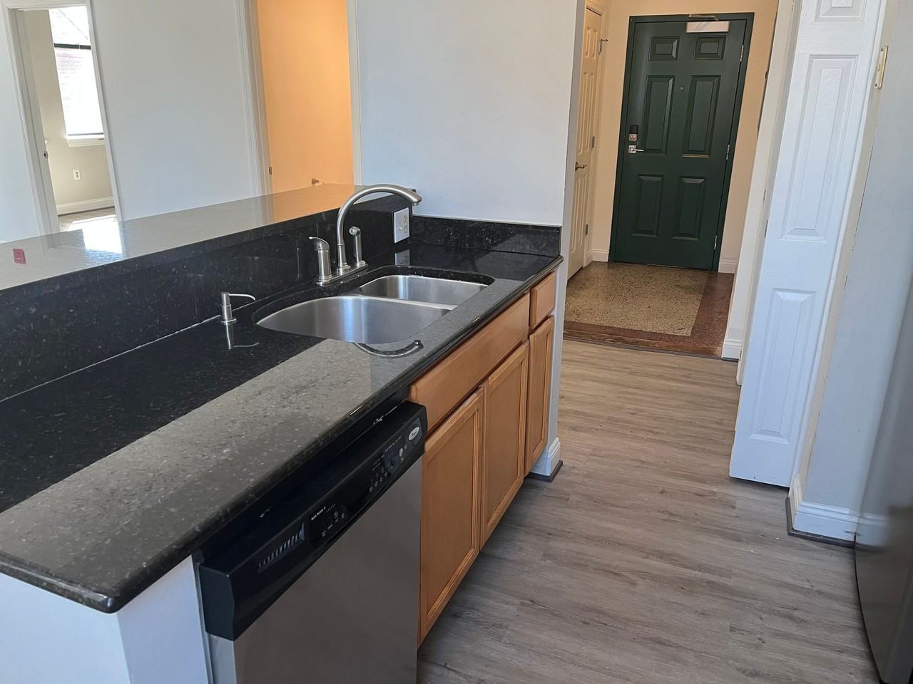 330 N Charles Street - Photo 5 of 8