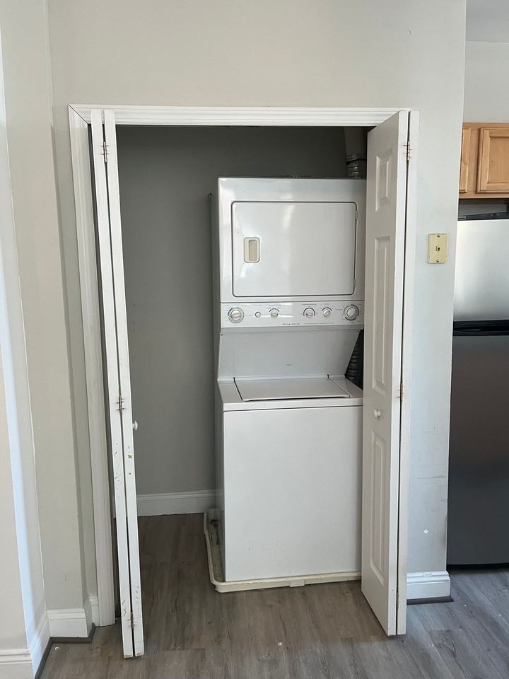 330 N Charles Street - Photo 7 of 8