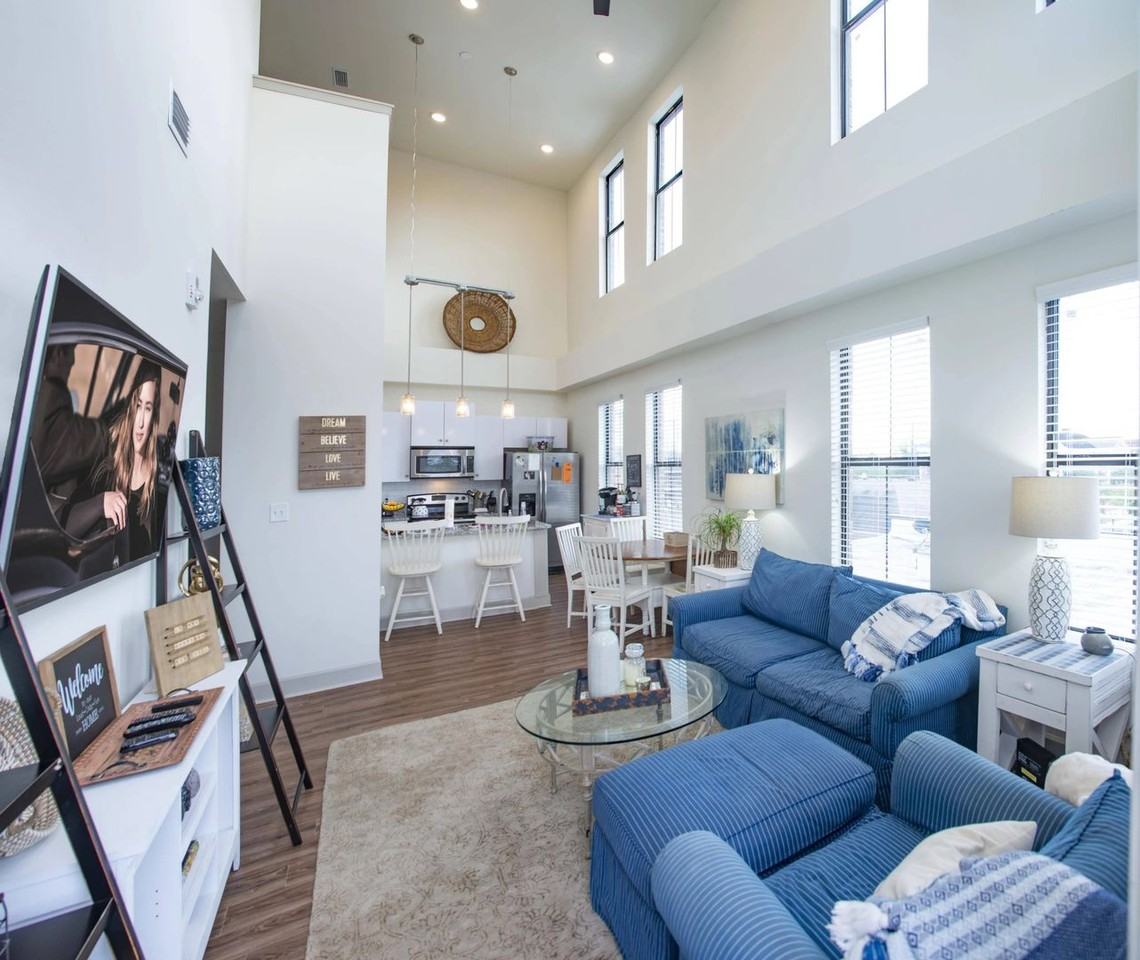 137 E Glenn Ave - Photo 5 of 14