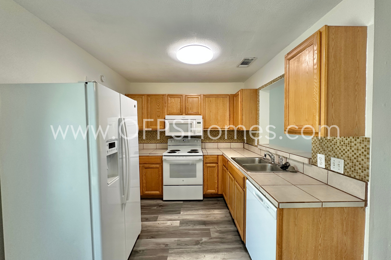 710 Legion Dr - Photo 4 of 16