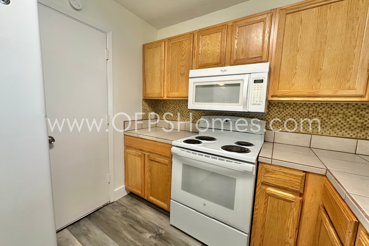 710 Legion Dr - Photo 6 of 16