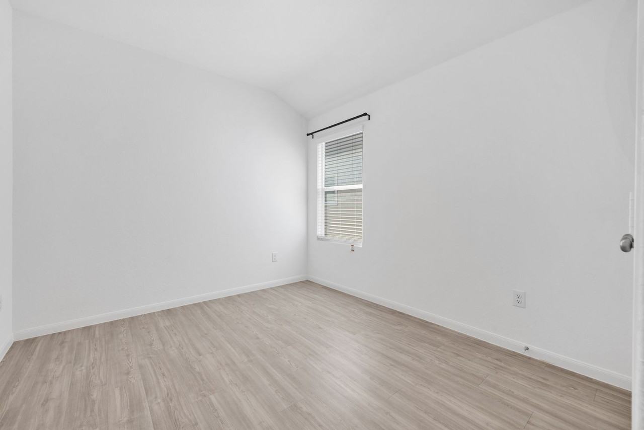 6906 Arid Way - Photo 5 of 20