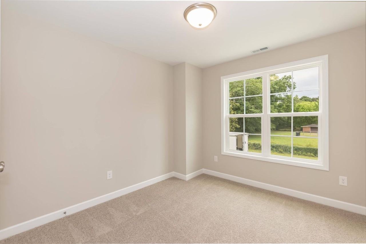 703 E Spruce St - Photo 3 of 14