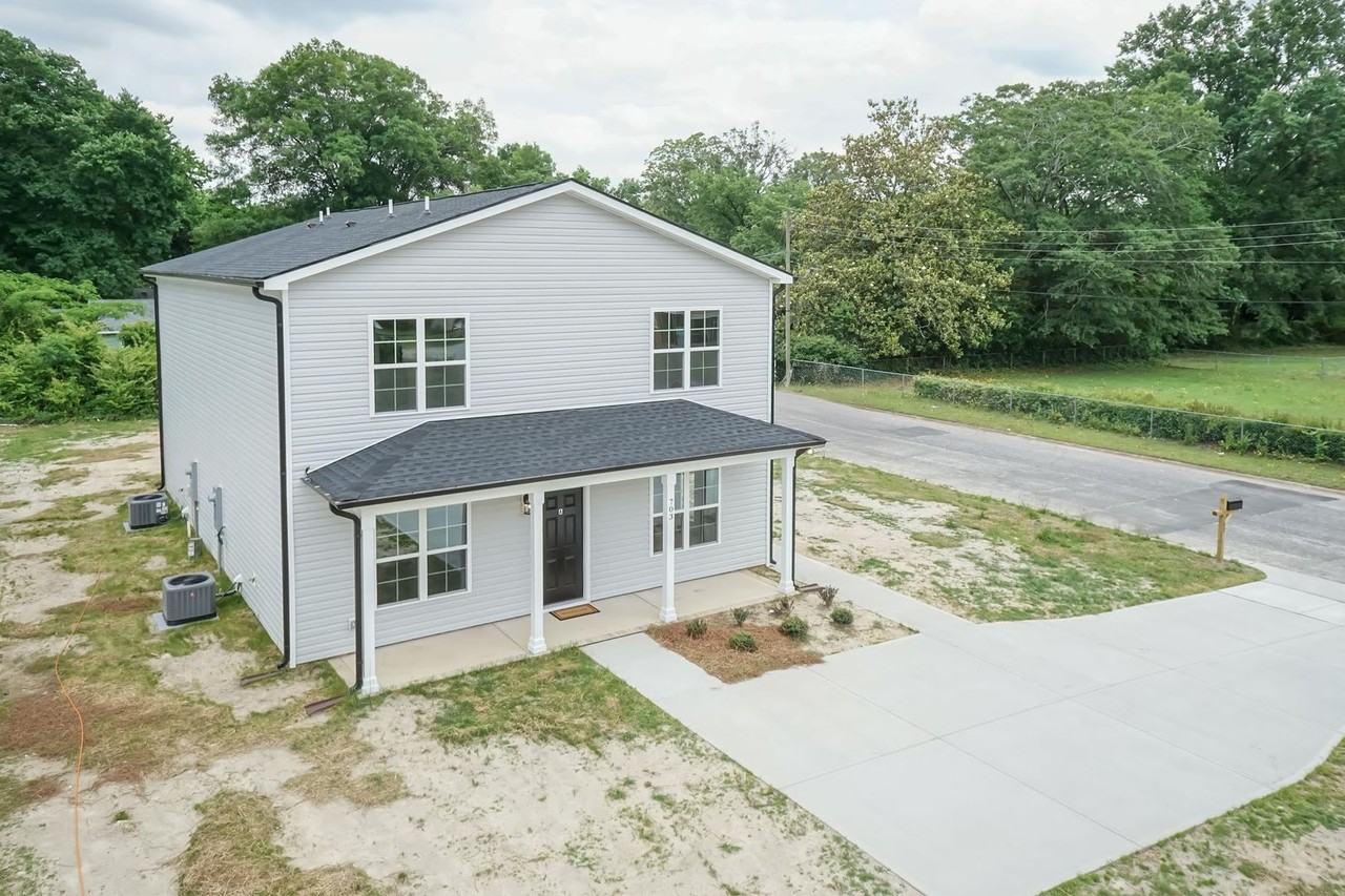 703 E Spruce St - Photo 5 of 14