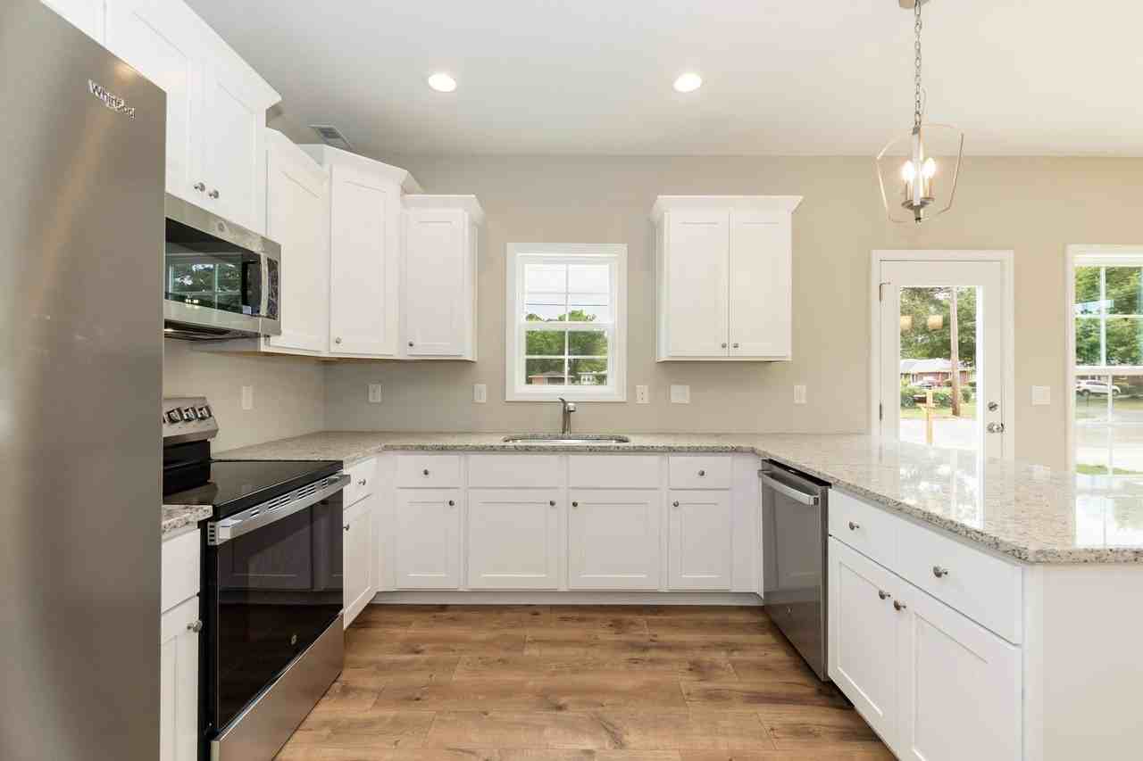 703 E Spruce St - Photo 6 of 14