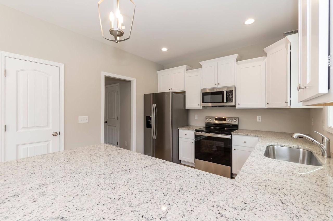 703 E Spruce St - Photo 7 of 14