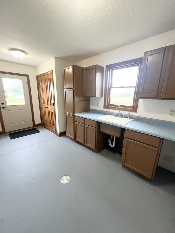 13711 Hoagland Rd - Photo 5 of 50