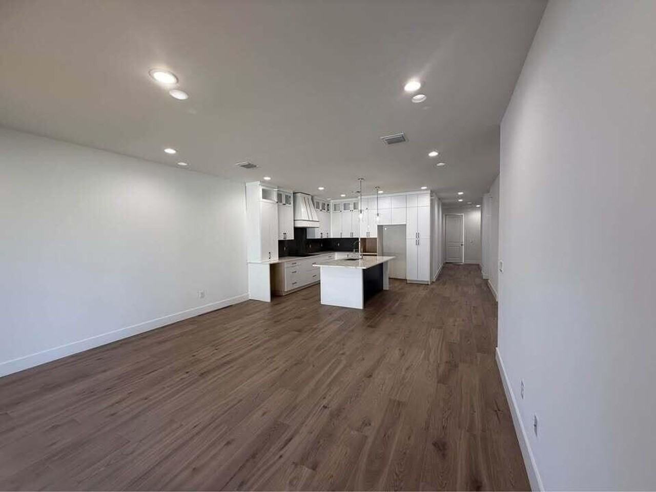 2438 Cecelia St - Photo 2 of 10