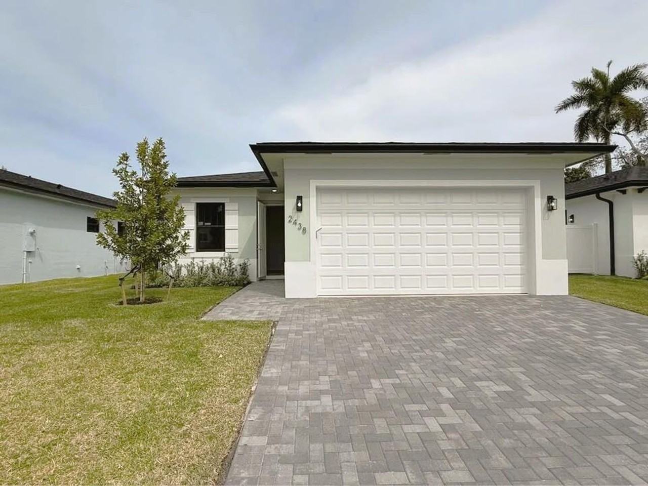 2438 Cecelia St - Photo 3 of 10