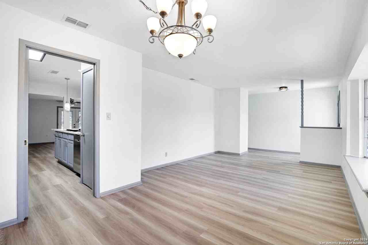 12614 Moss Hollow St - Photo 4 of 22