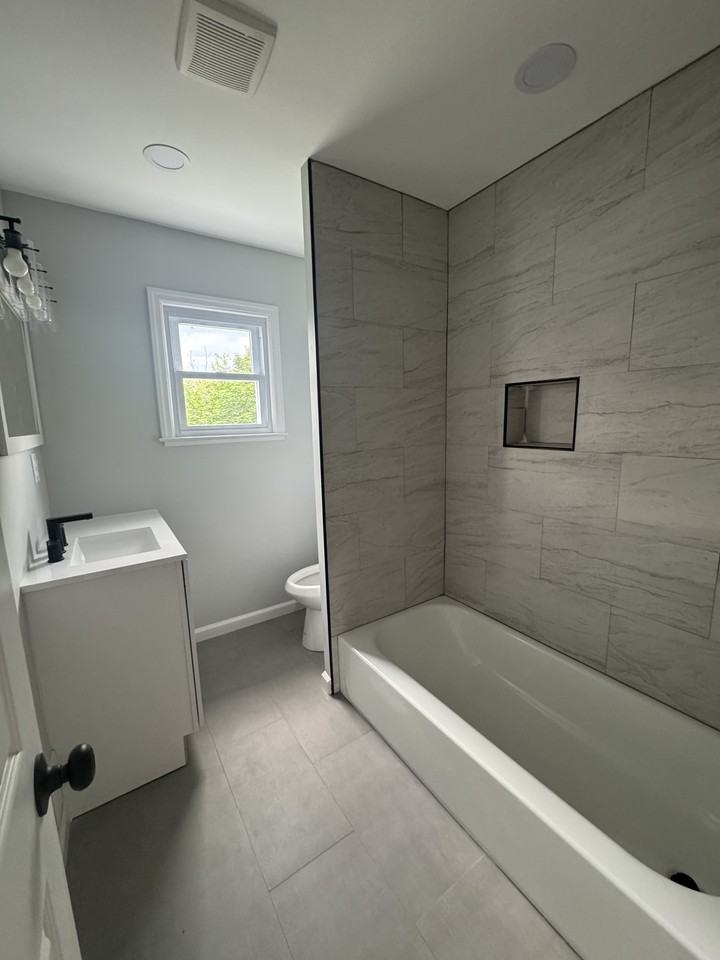 641 E 6th St #2nd - Photo 2 of 5