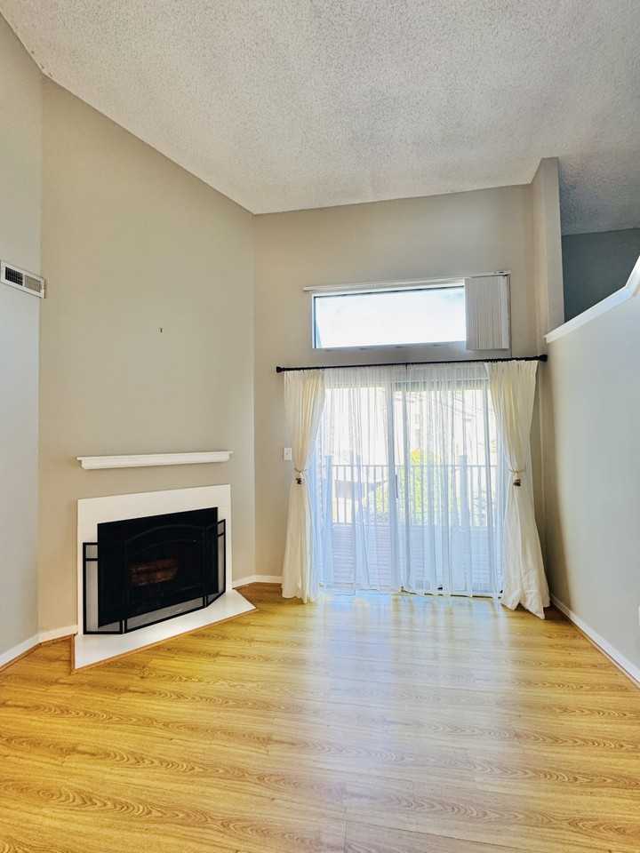 1514 Roberts Way - Photo 3 of 26