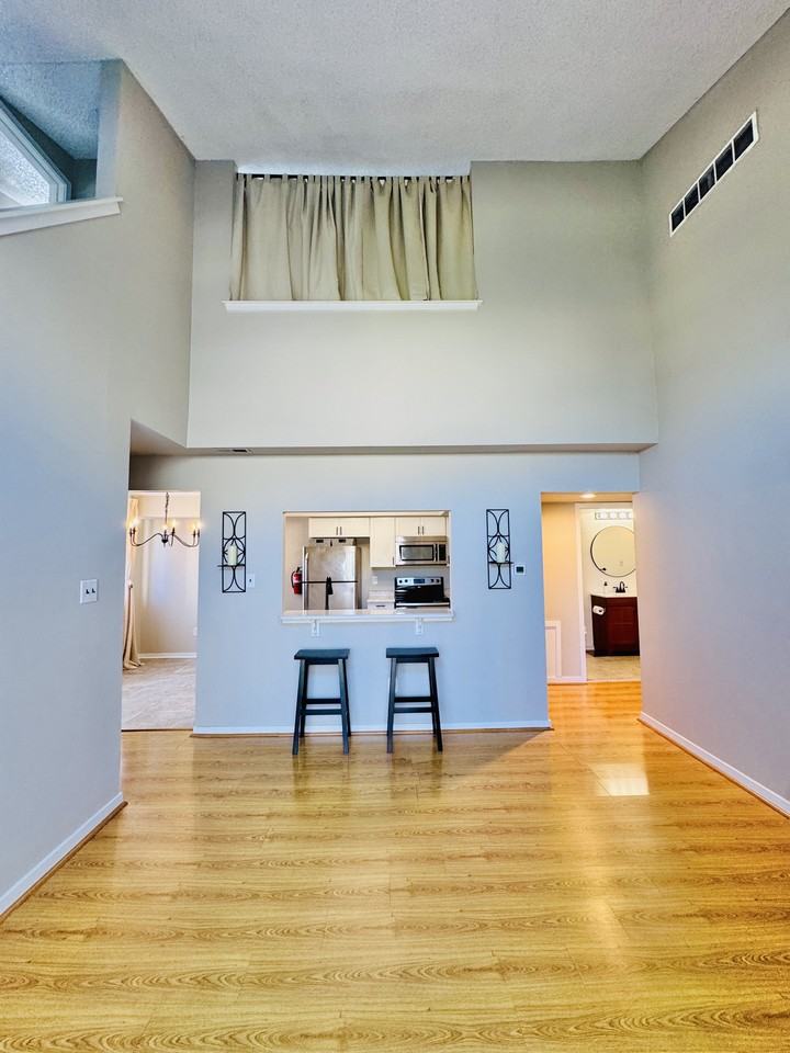 1514 Roberts Way - Photo 5 of 26