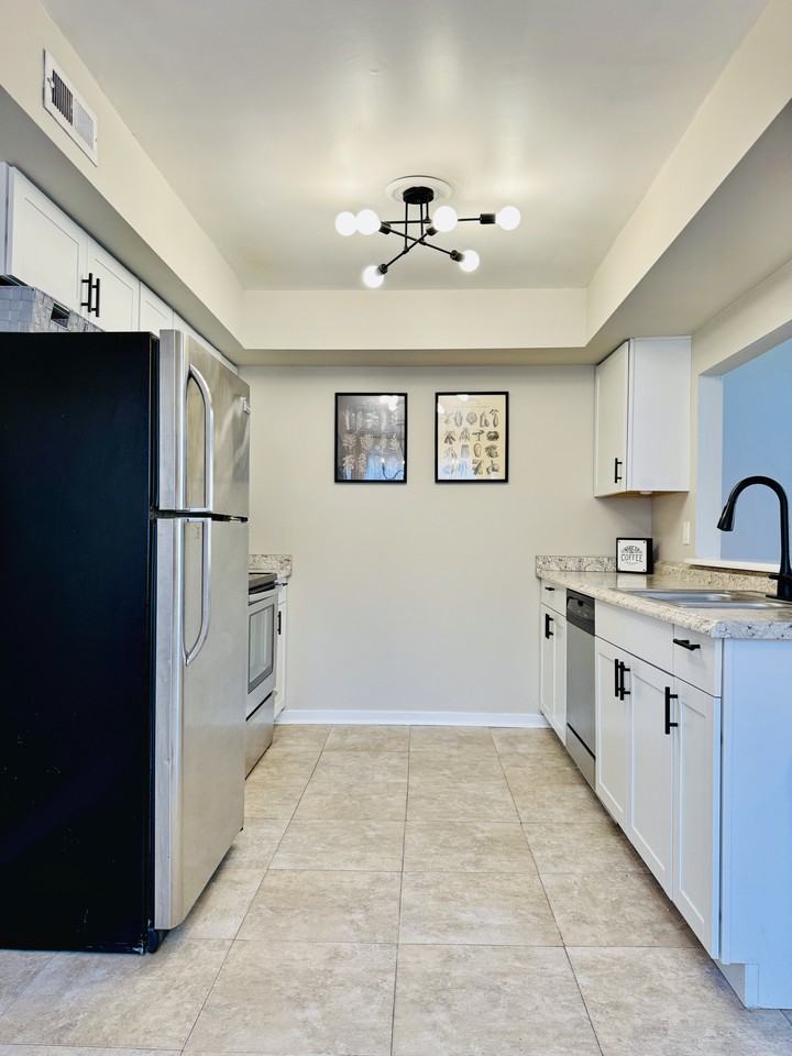 1514 Roberts Way - Photo 7 of 26