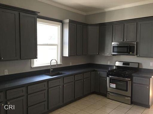 1721 84th Ave - Photo 2 of 12