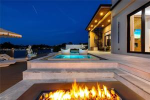 featured image of 2225 Ne 19th St