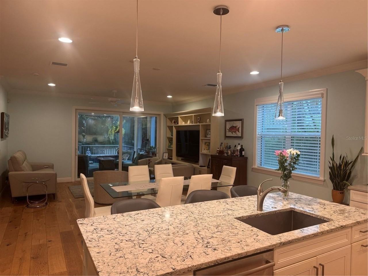 1716 Stapleton St - Photo 5 of 33