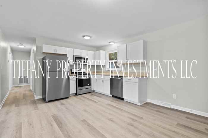 505 Fleetwood Cir - Photo 2 of 27