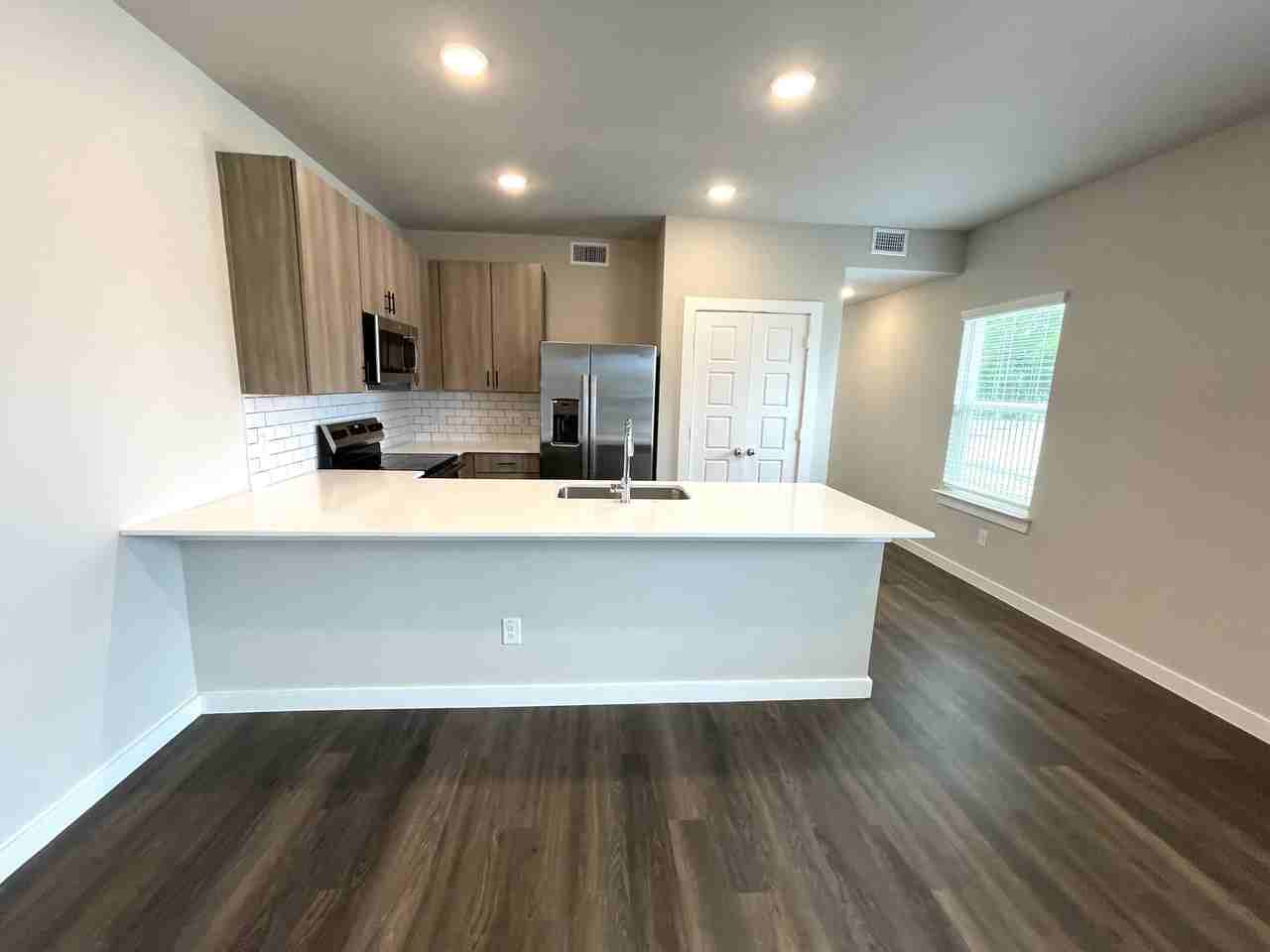 1127 1127 Eloise Drive #4223 - Photo 2 of 8