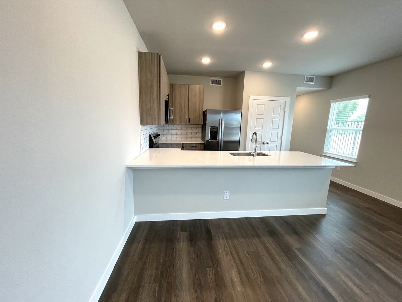 1127 1127 Eloise Drive #4223 - Photo 4 of 8