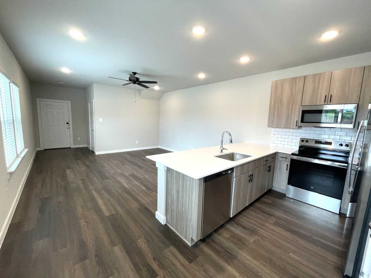 1127 1127 Eloise Drive #4223 - Photo 5 of 8