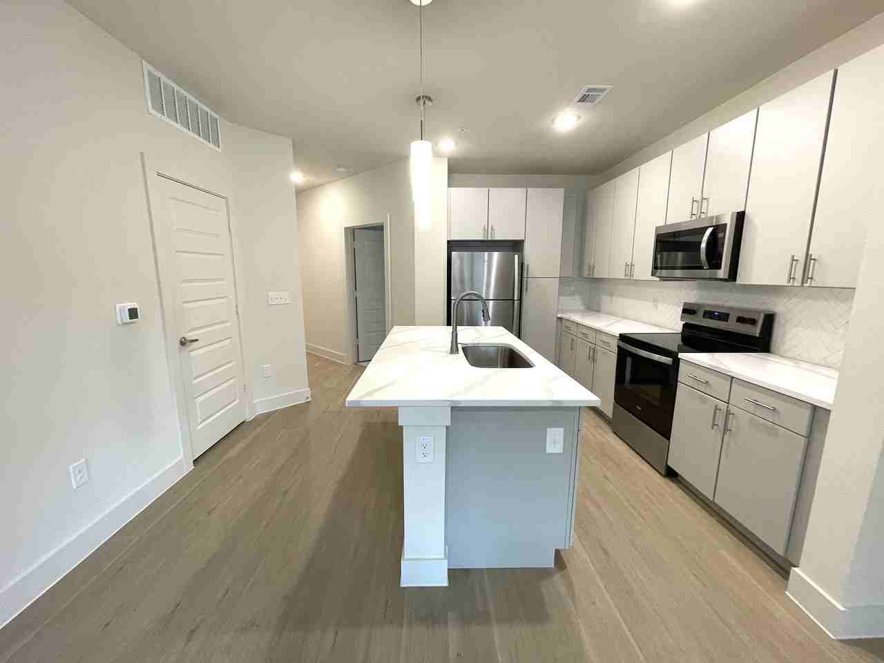 1350 W Taylor St #3112 - Photo 2 of 8